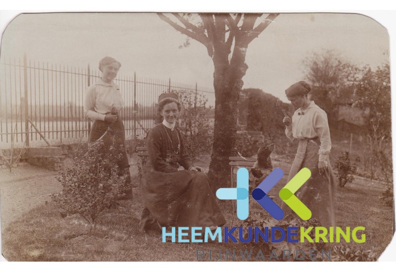 br116 Leonie, Cilly, Paula en hond Polly Hoek huis Lobith